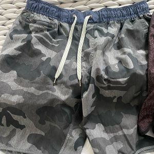 Vuori men shorts medium camo